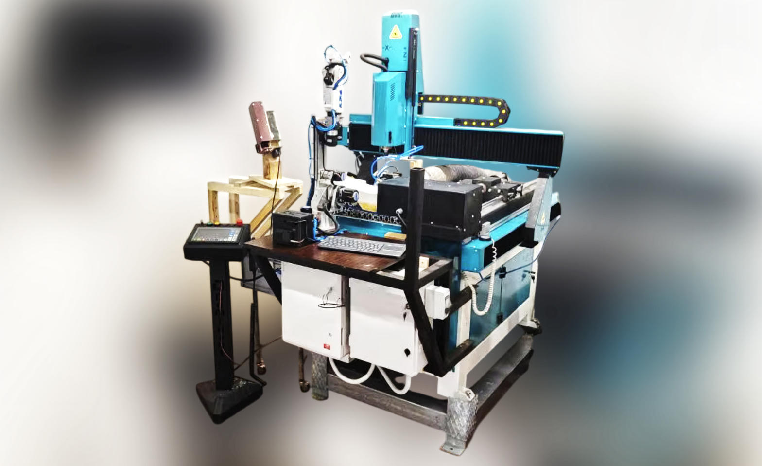AR4 user build beside a CNC machine