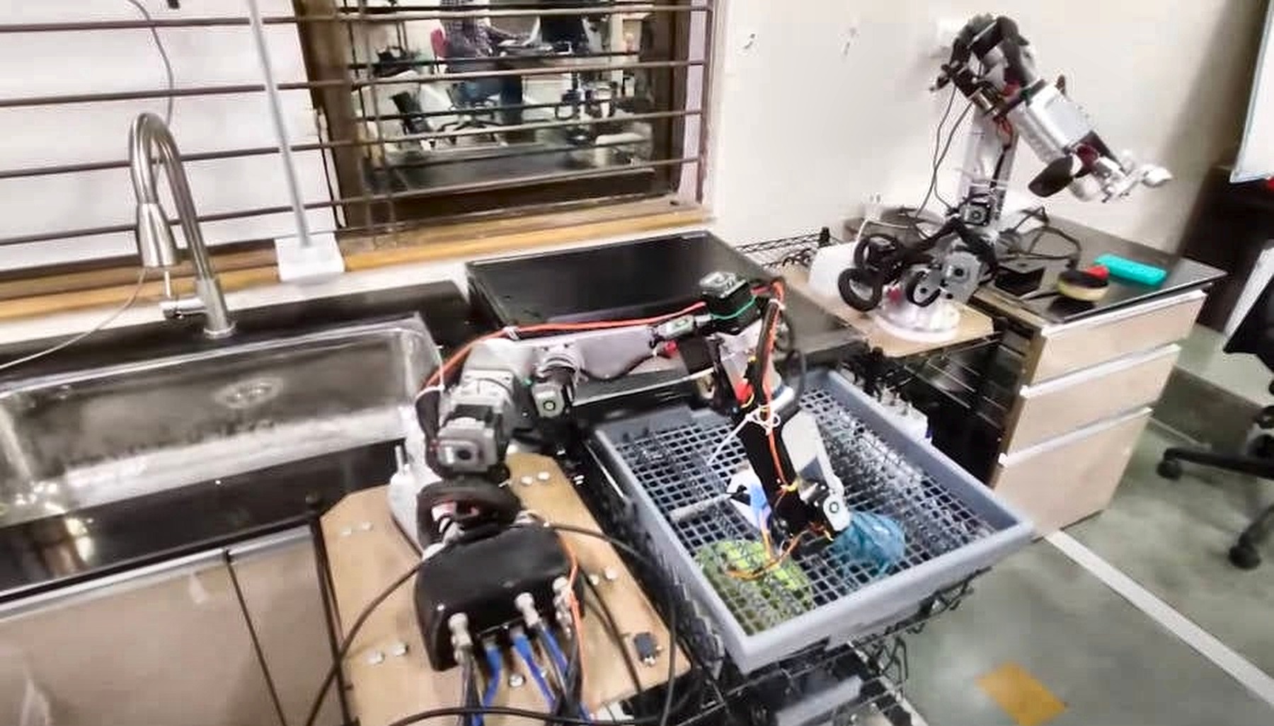 AR4 loading dishes